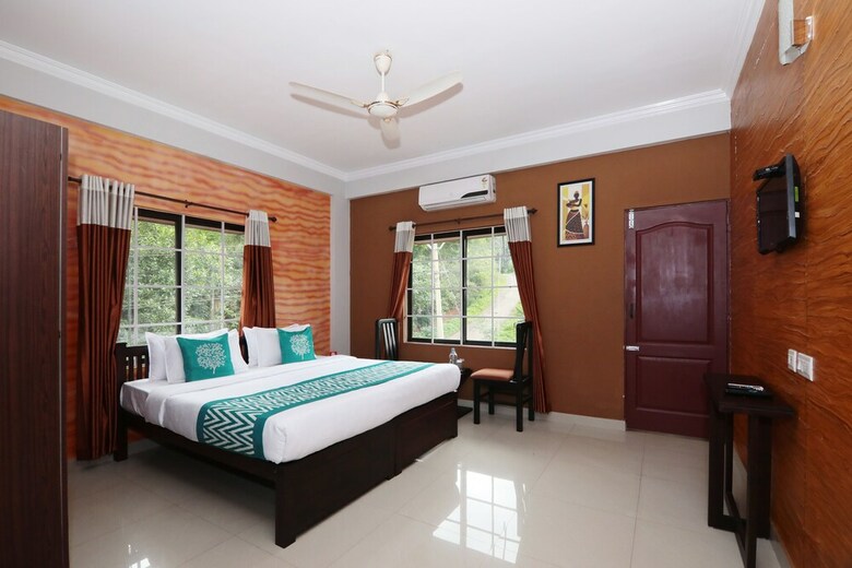 Hotel Oyo 8843 Taaza Residency