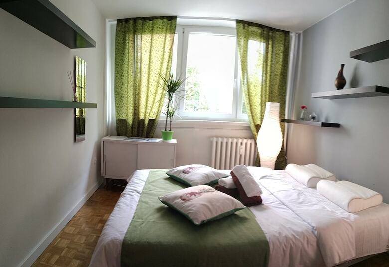 Bed & Breakfast Sweet Emotion
