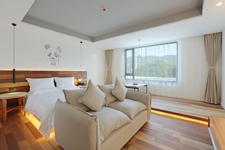Shuzhongyi Travelling With Hotel