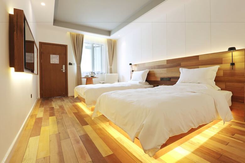 Shuzhongyi Travelling With Hotel
