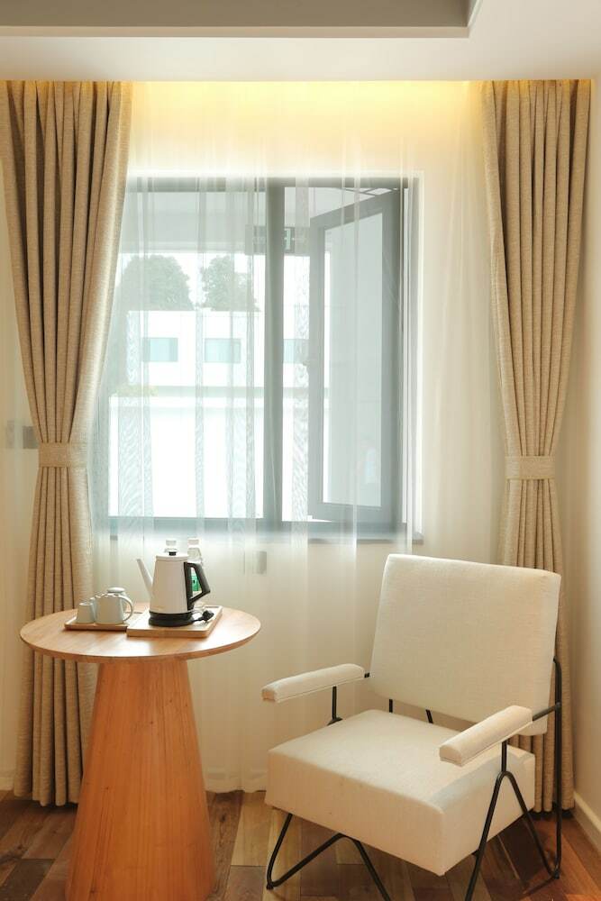 Shuzhongyi Travelling With Hotel