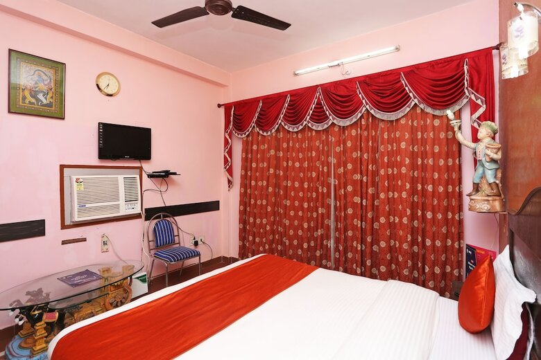 Oyo 6077 Hotel Ashraya