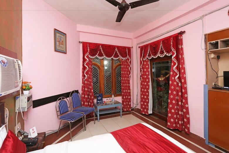 Oyo 6077 Hotel Ashraya