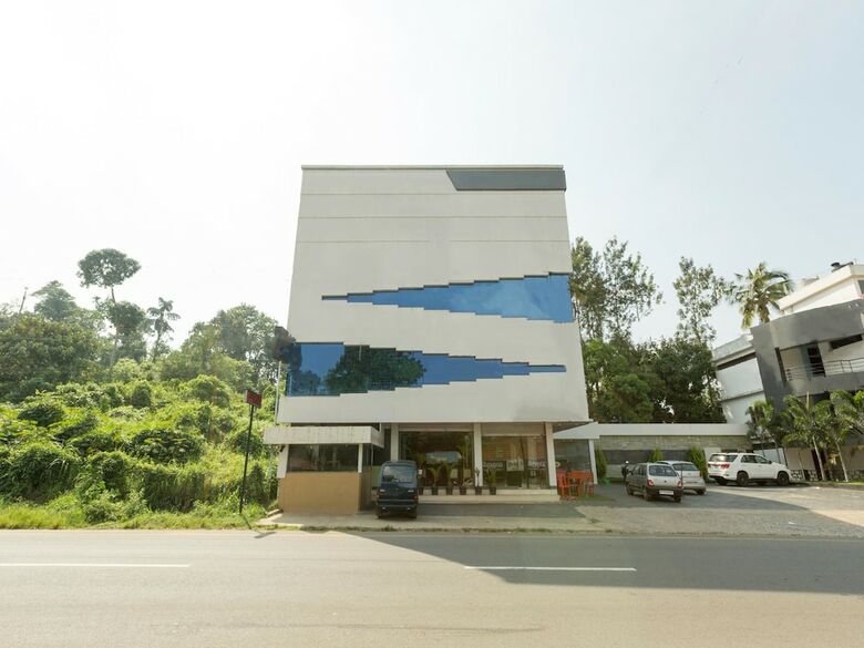 Oyo 9122 Hotel Ivory Grande