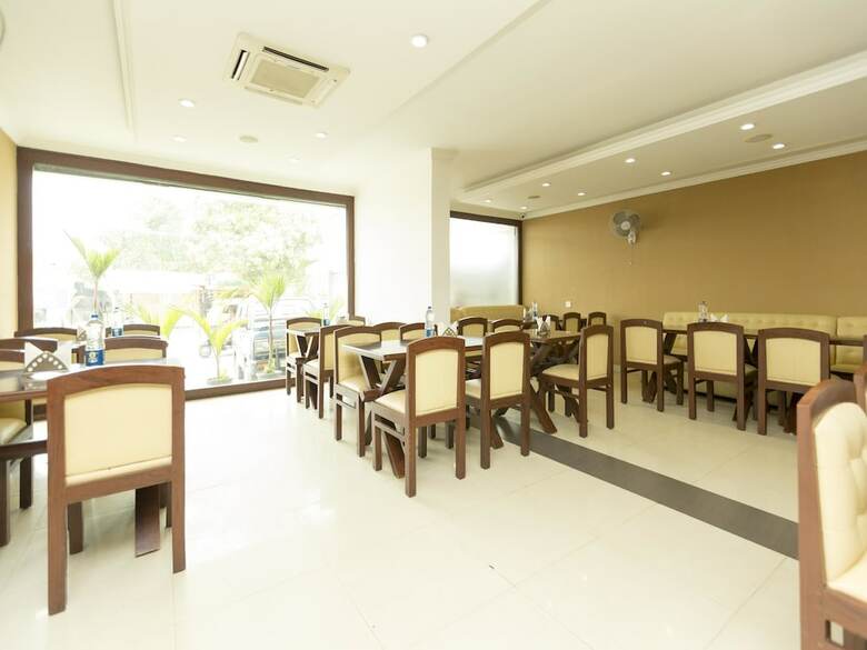 Oyo 9122 Hotel Ivory Grande
