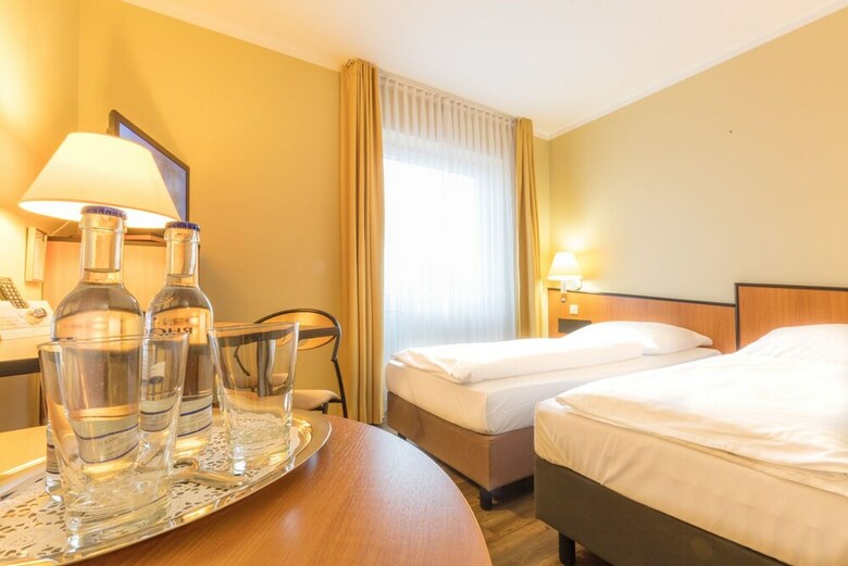 Sport- Und Tagungshotel De Poort