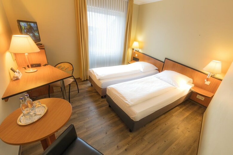 Sport- Und Tagungshotel De Poort