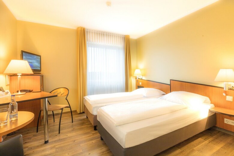 Sport- Und Tagungshotel De Poort