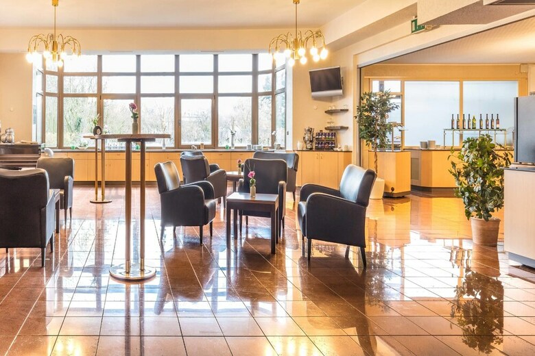 Sport- Und Tagungshotel De Poort