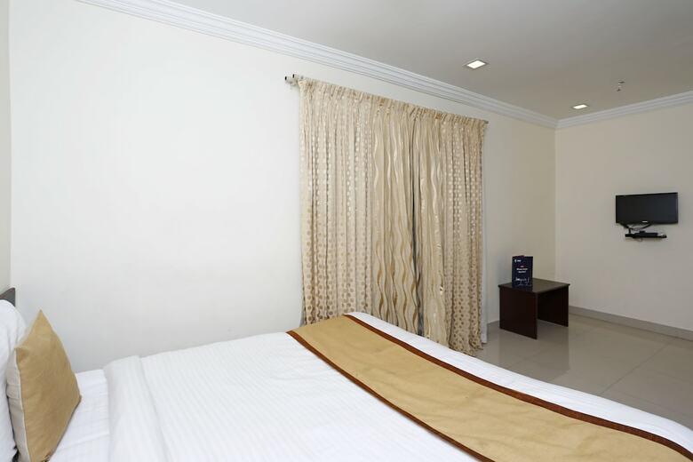 Oyo 2229 Hotel Golden Wings