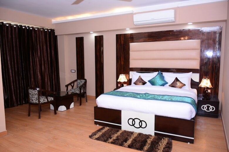 Hotel S. K Crown Park Naraina