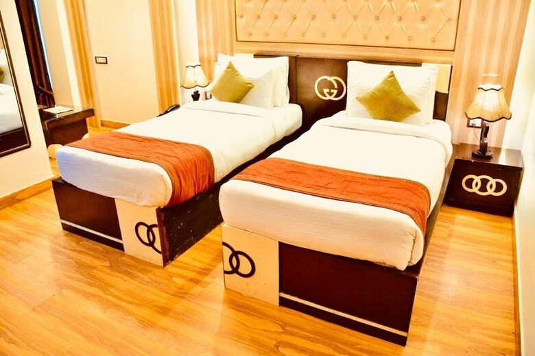 Hotel S. K Crown Park Naraina