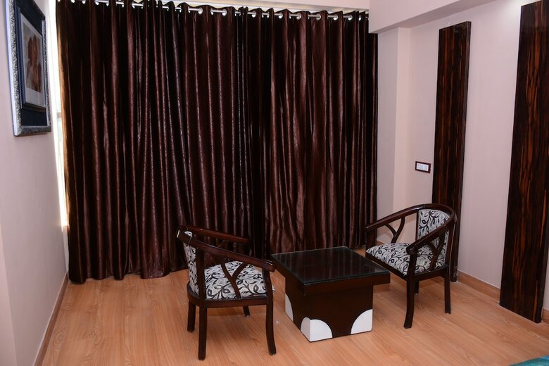 Hotel S. K Crown Park Naraina
