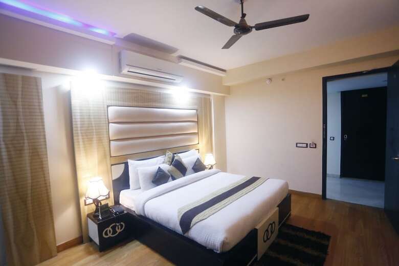 Hotel S. K Crown Park Naraina