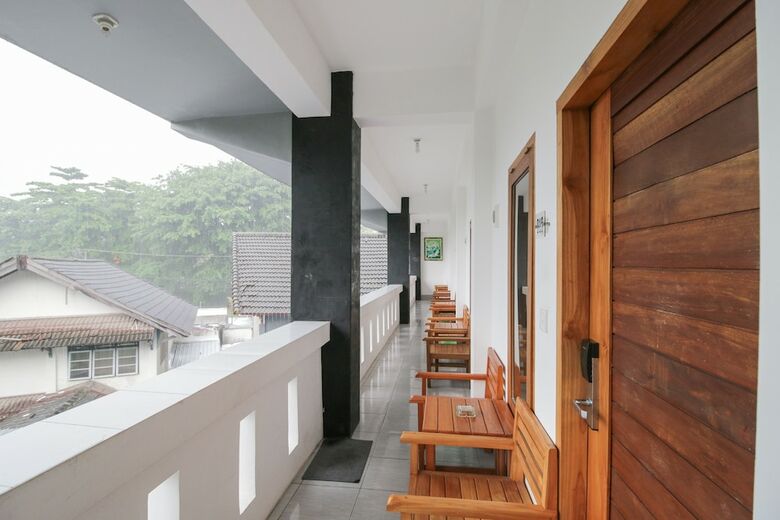 Hotel Airy Batu Layar Raya Senggigi Km 8 Lombok
