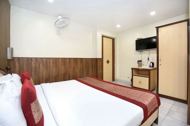 Oyo 7445 Hotel Amritsar Residency