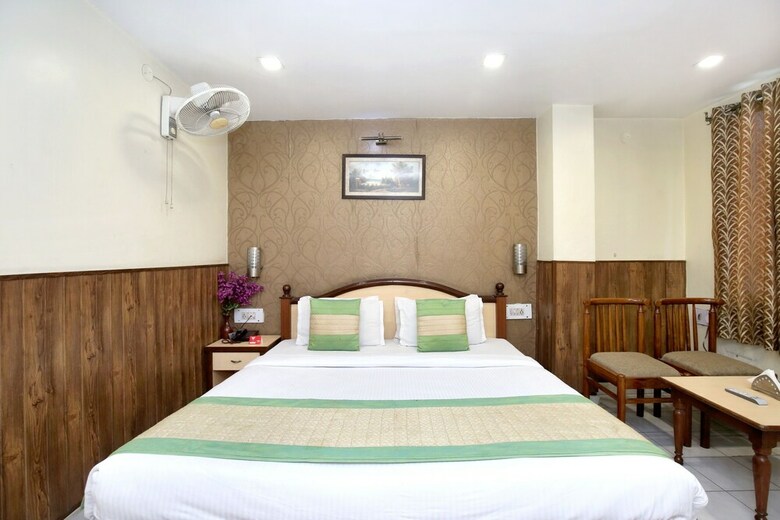 Oyo 7445 Hotel Amritsar Residency