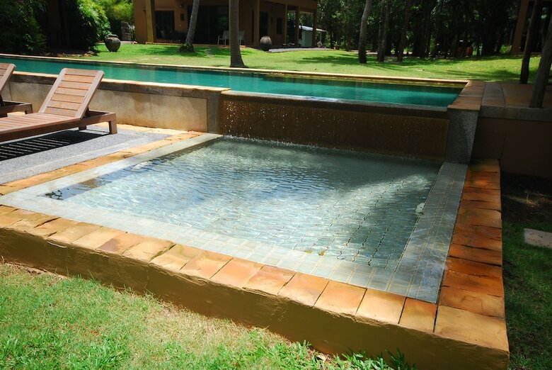 Hotel Melina's Beach Front Bungalow