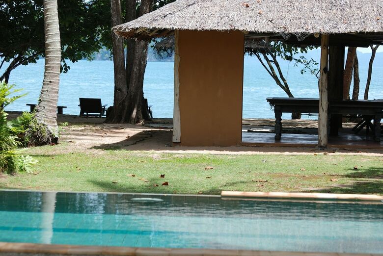 Hotel Melina's Beach Front Bungalow
