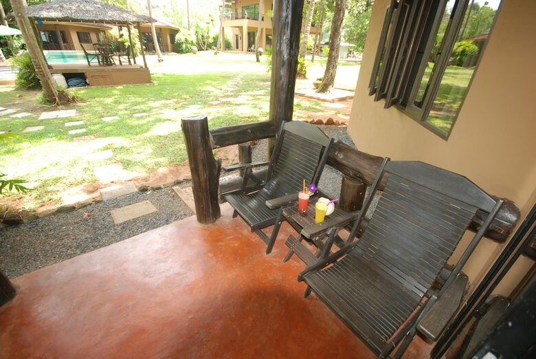 Hotel Melina's Beach Front Bungalow