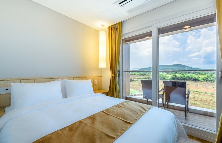 Thira Hotel