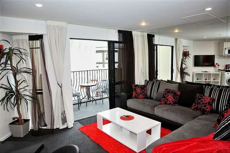 Beautiful Apartment With Patio