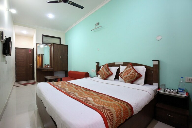 Oyo 9056 Hotel Holiday Comfort