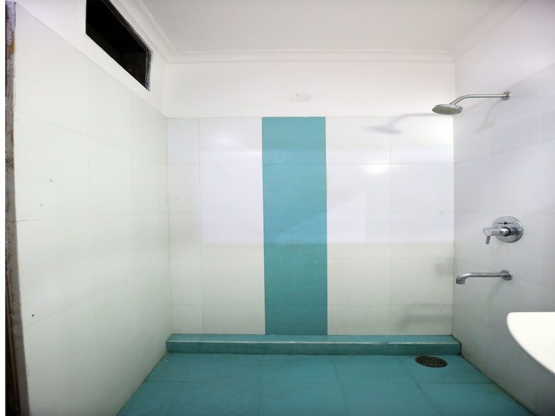 Oyo 9056 Hotel Holiday Comfort