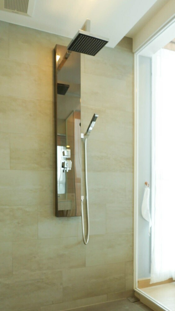 Cetus Beachfront Condo By Pong