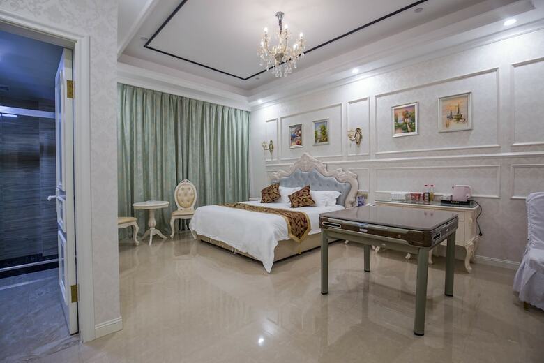 Whezhou New World Hotel