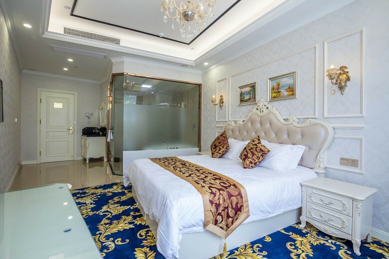 Whezhou New World Hotel