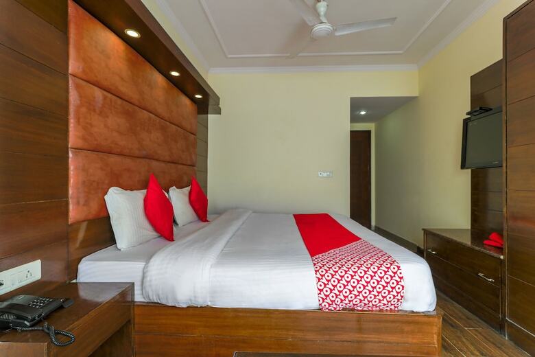 Oyo 7251 Hotel Palazzo