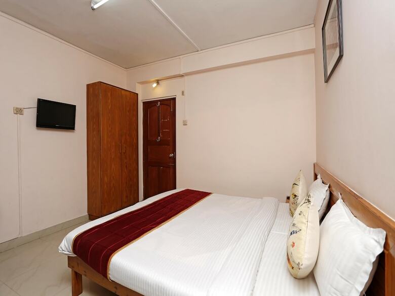 Hotel Oyo 4740 White Orchid