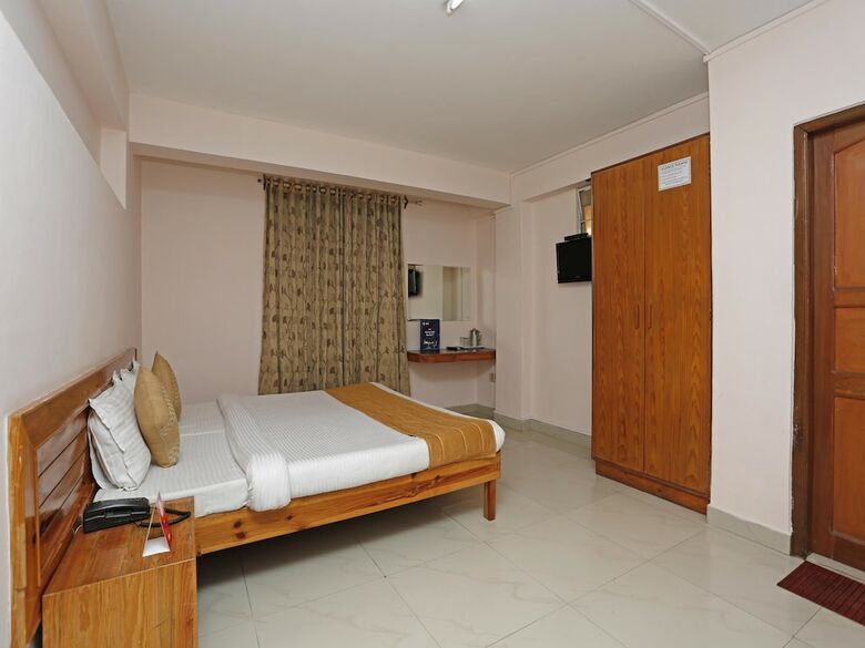 Hotel Oyo 4740 White Orchid