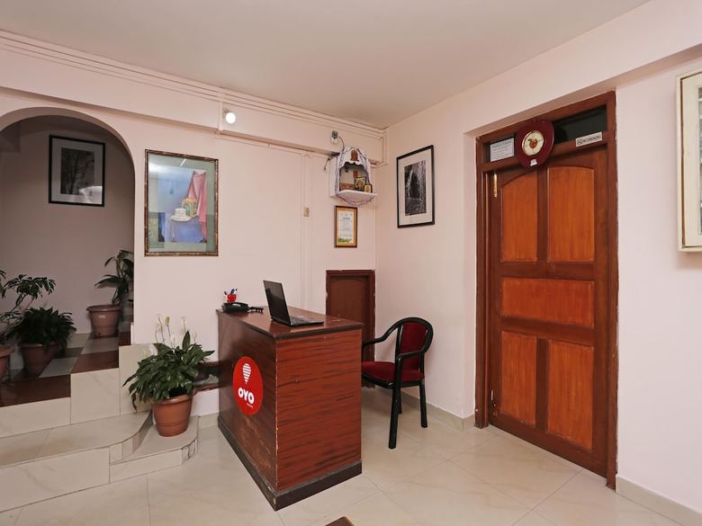 Hotel Oyo 4740 White Orchid