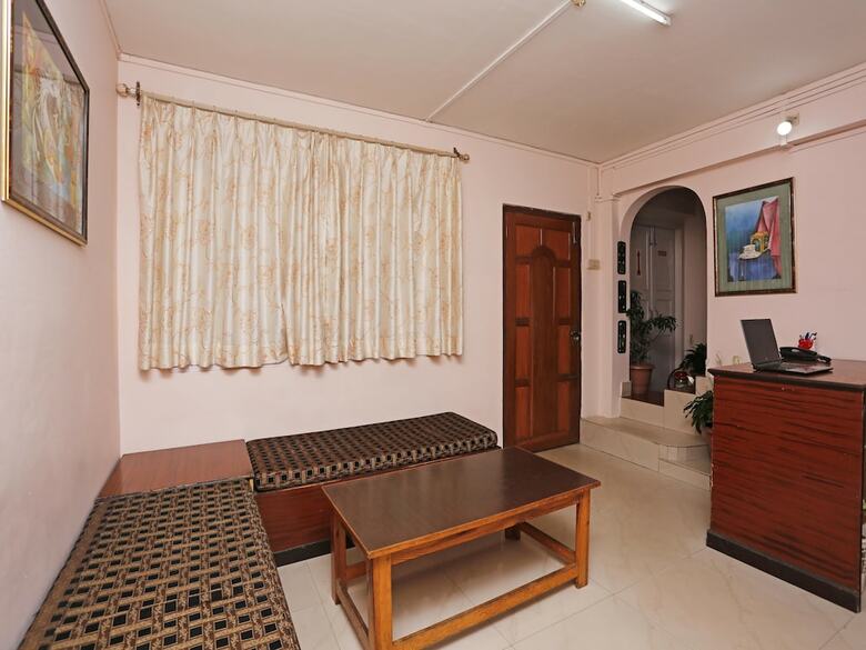 Hotel Oyo 4740 White Orchid