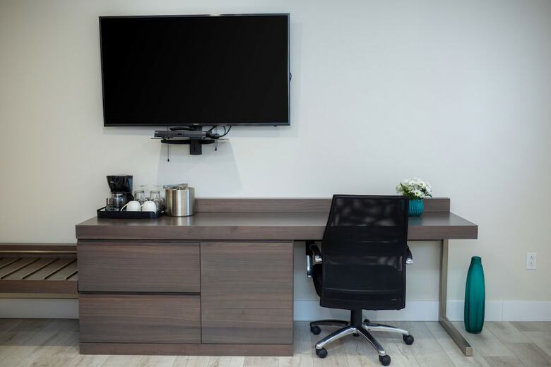 Hotel Royal Inn & Suites