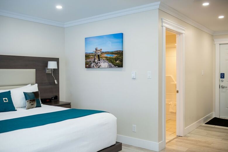 Hotel Royal Inn & Suites