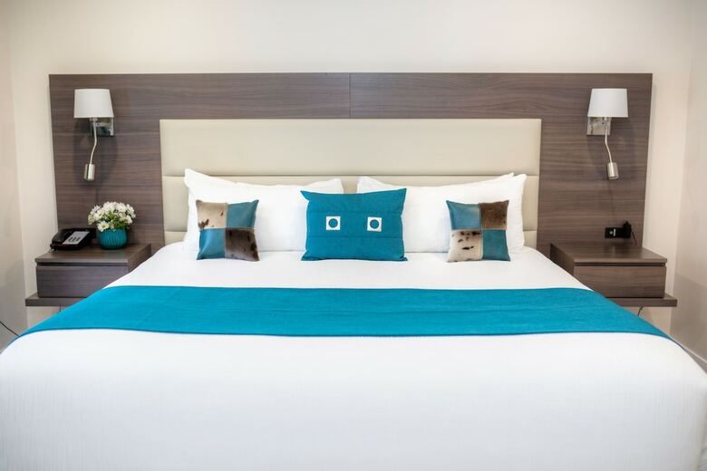 Hotel Royal Inn & Suites