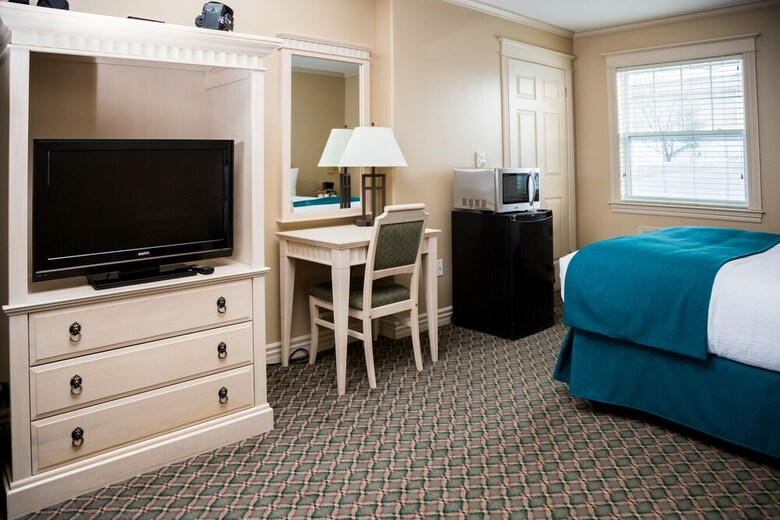 Hotel Royal Inn & Suites