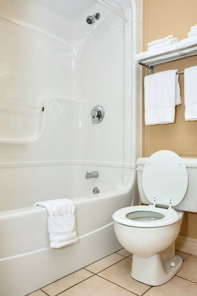 Hotel Royal Inn & Suites