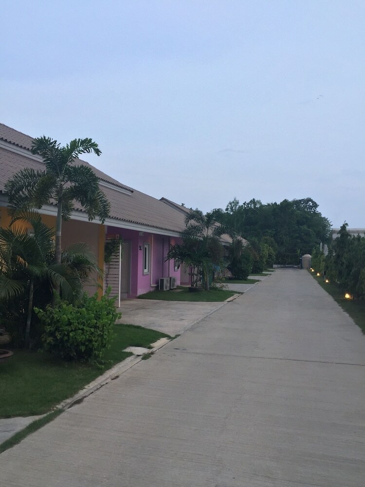 Hotel Piyarom Resort