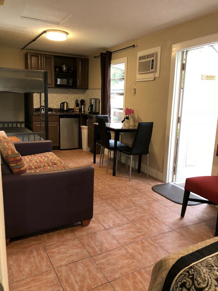 Hostal Sheridan Guesthouse