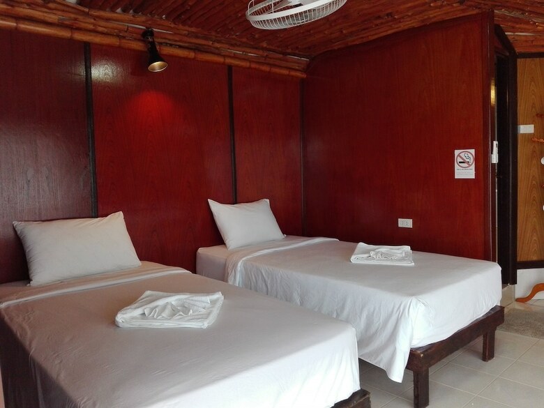 Hotel Haadrin Resort