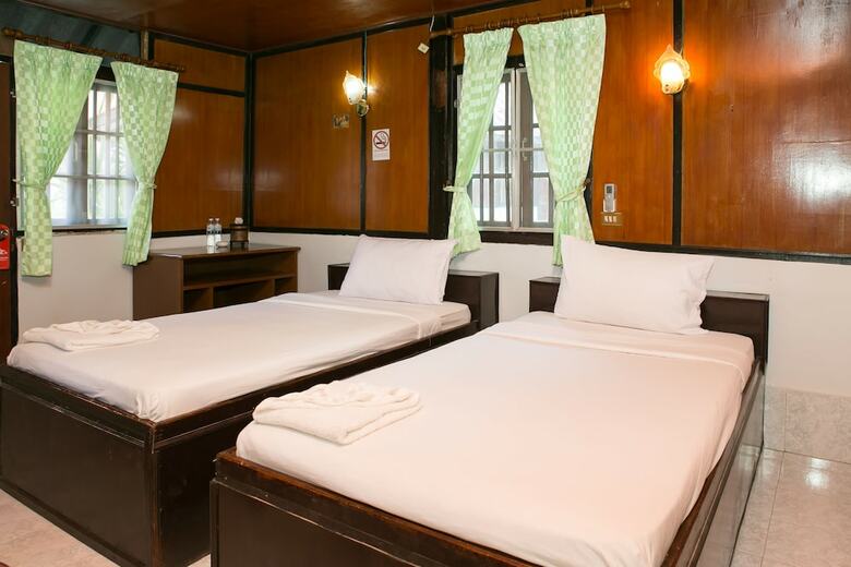 Hotel Haadrin Resort