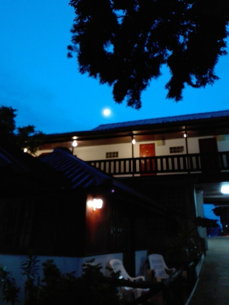 Hotel Haadrin Resort