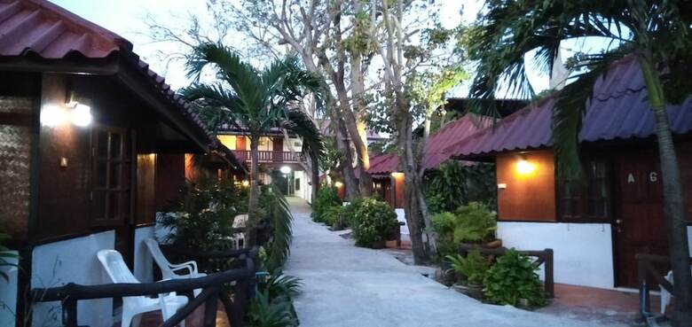 Hotel Haadrin Resort