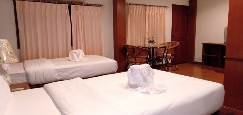 Hotel Haadrin Resort
