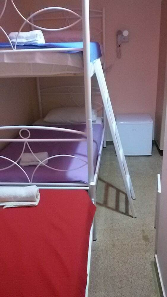 Hostal Orpheus Hotel - Hostel