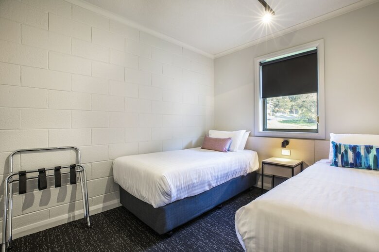 Motel Nightcap At Riverside Hotel